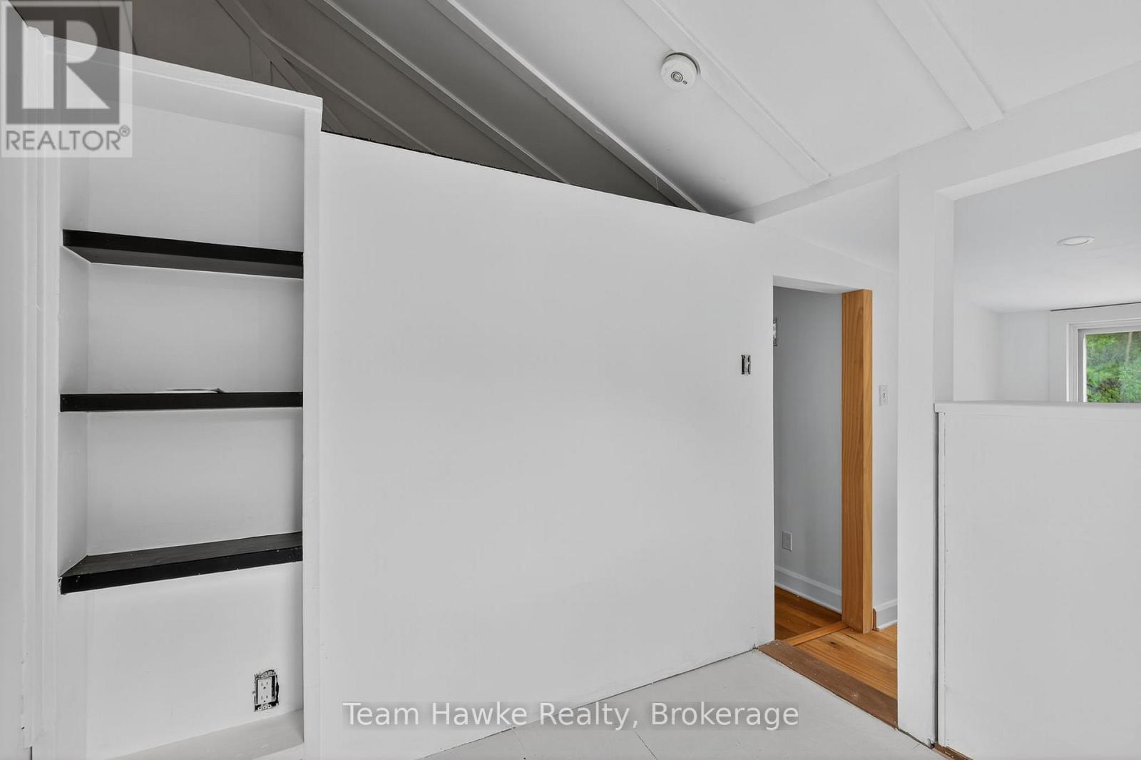Photo 17 of 27 Earldom Boulevard, Tay ON