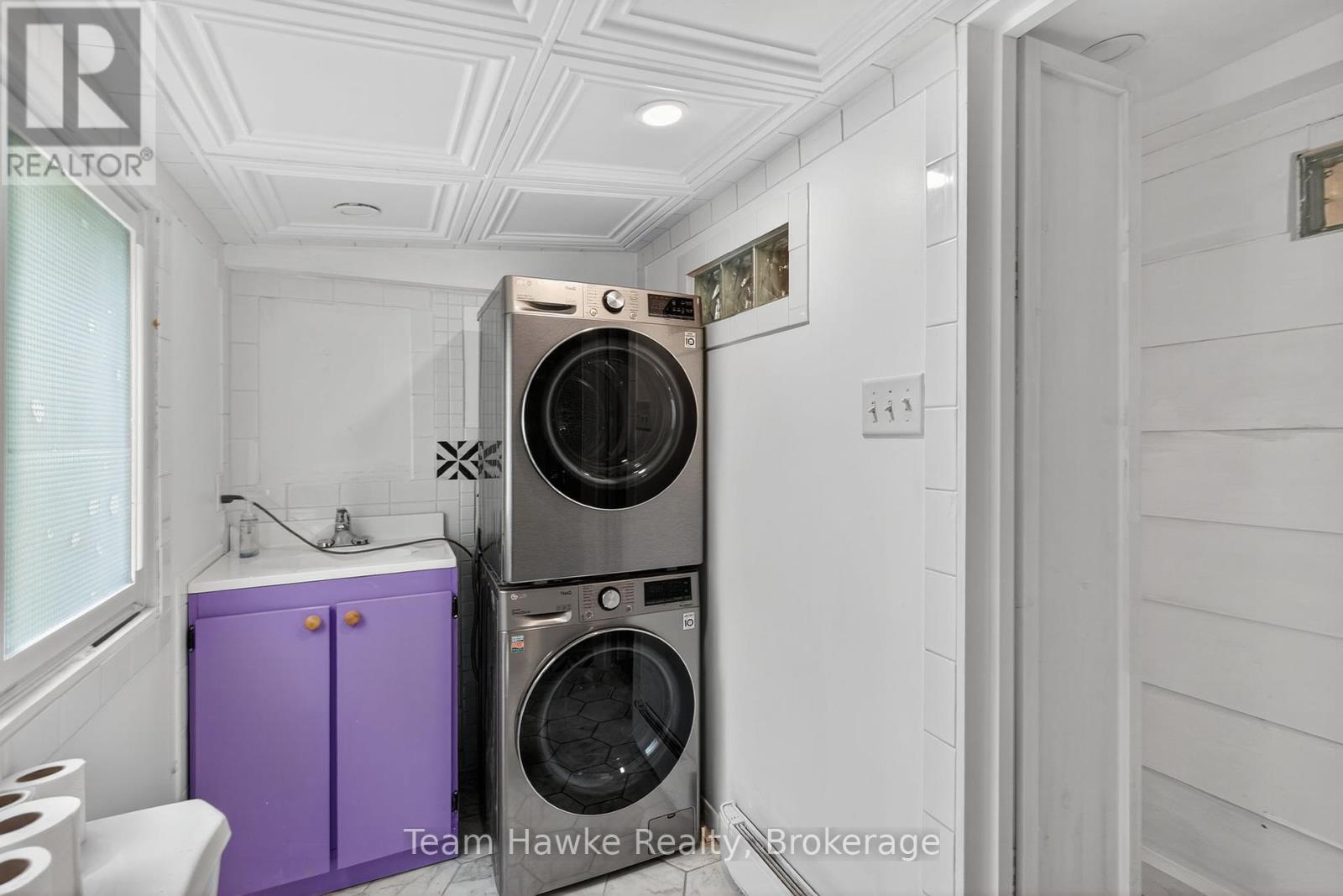 Photo 20 of 27 Earldom Boulevard, Tay ON