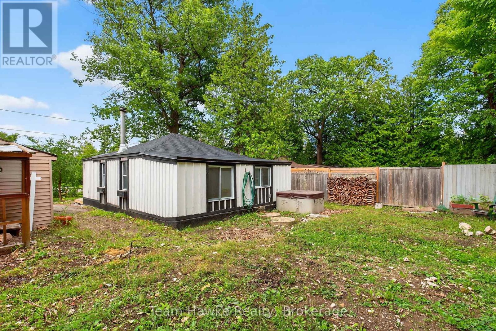 Photo 23 of 27 Earldom Boulevard, Tay ON