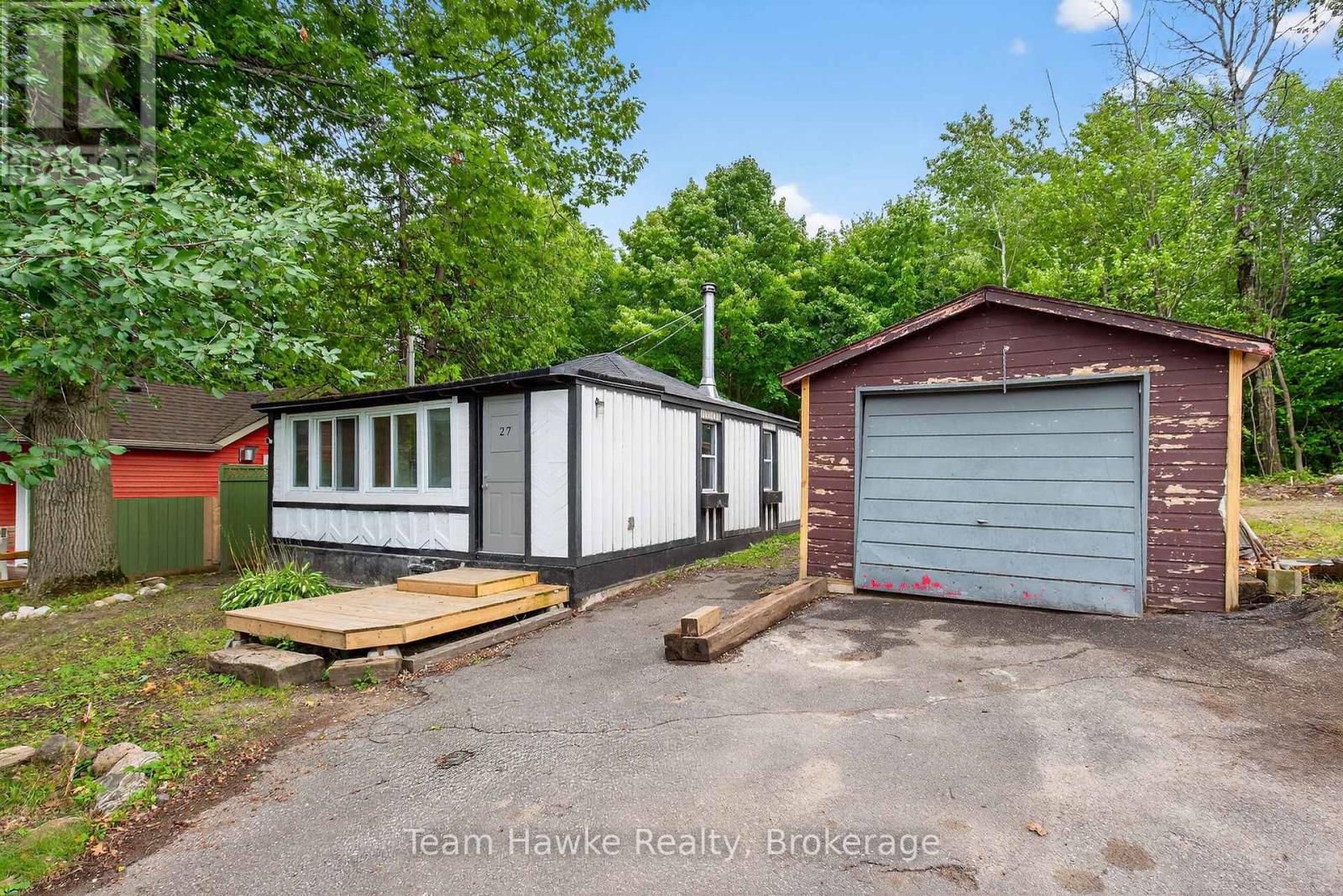 Photo 4 of 27 Earldom Boulevard, Tay ON