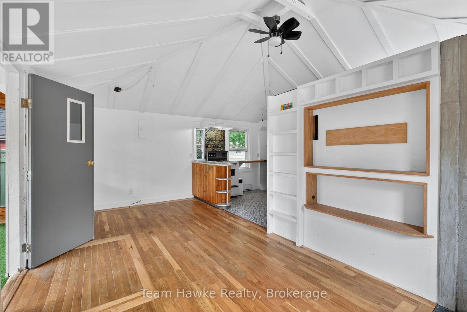 Photo 9 of 27 Earldom Boulevard, Tay ON