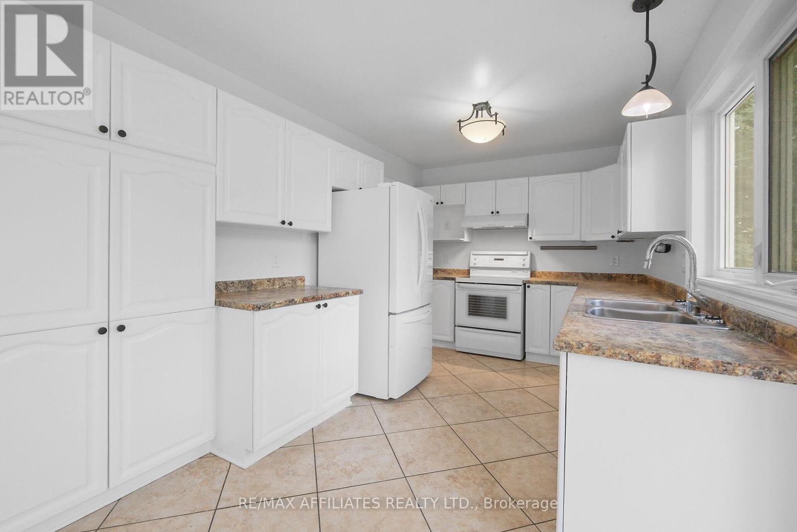 Photo 8 of 6557 Morningview Street, Ottawa ON