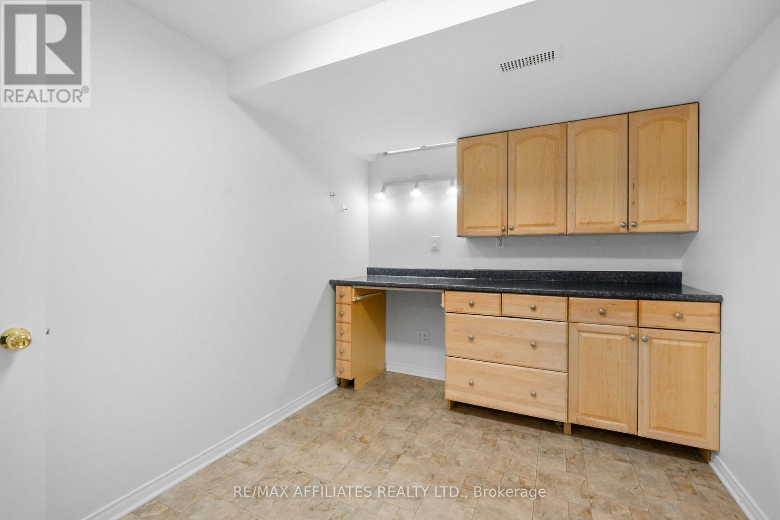 Photo 13 of 6557 Morningview Street, Ottawa ON