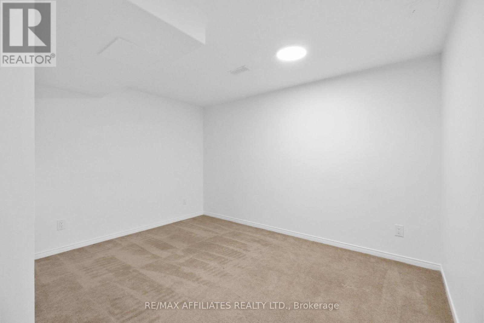 Photo 12 of 6557 Morningview Street, Ottawa ON