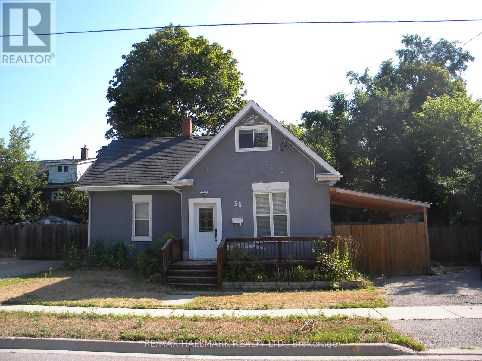 Photo 2 of 31 Eccles Street N, Barrie ON