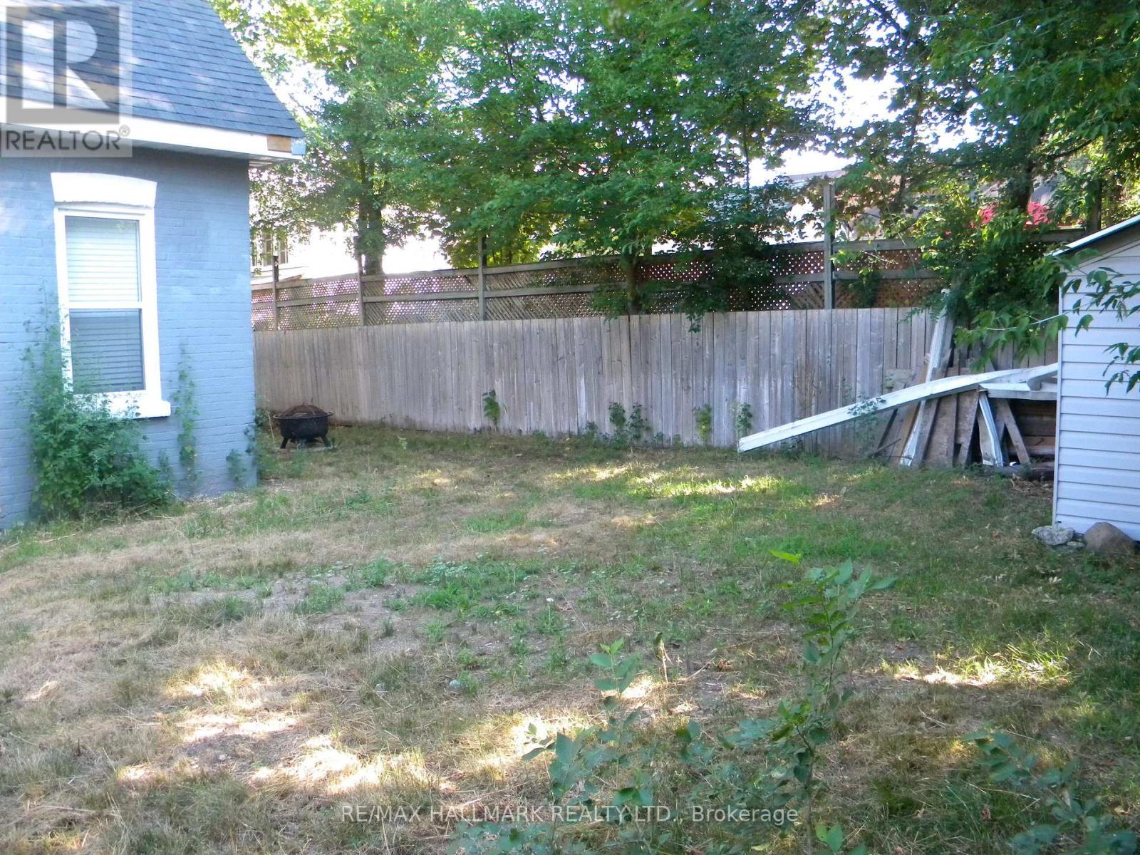 Photo 10 of 31 Eccles Street N, Barrie ON