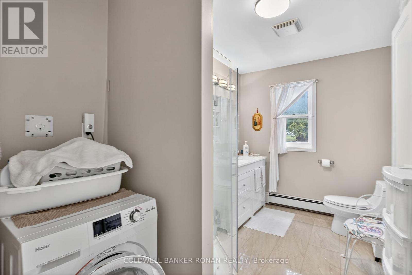 Photo 4 of 172 William Street W, Tay ON