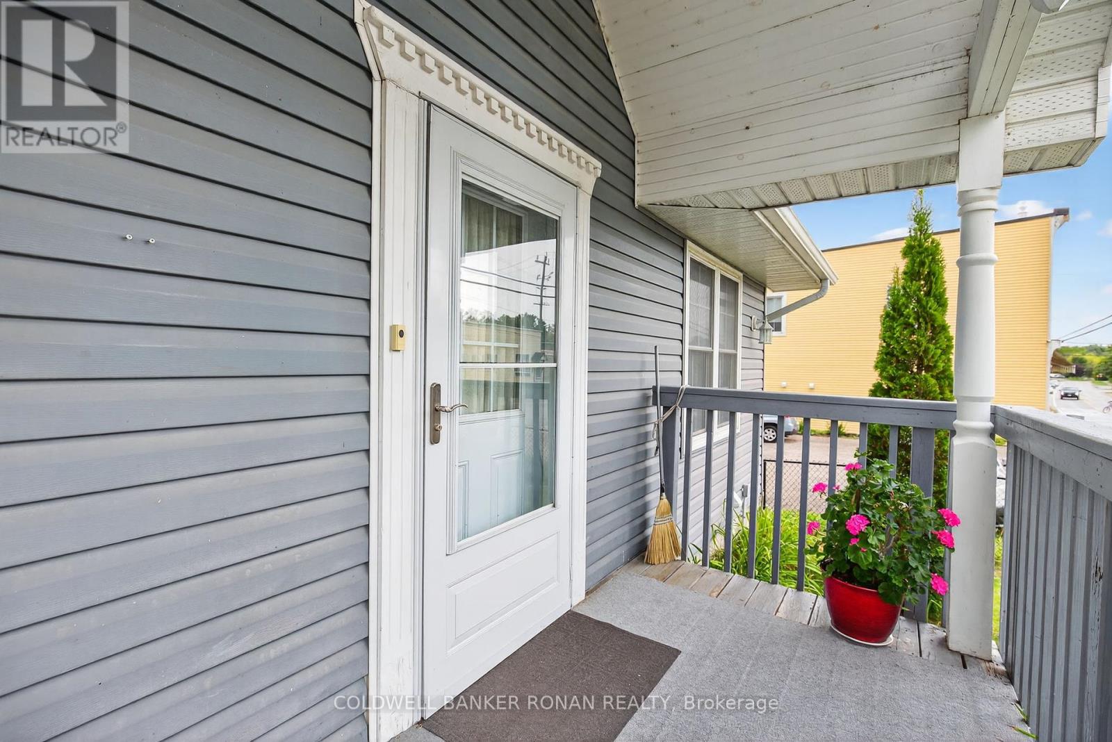 Photo 6 of 172 William Street W, Tay ON