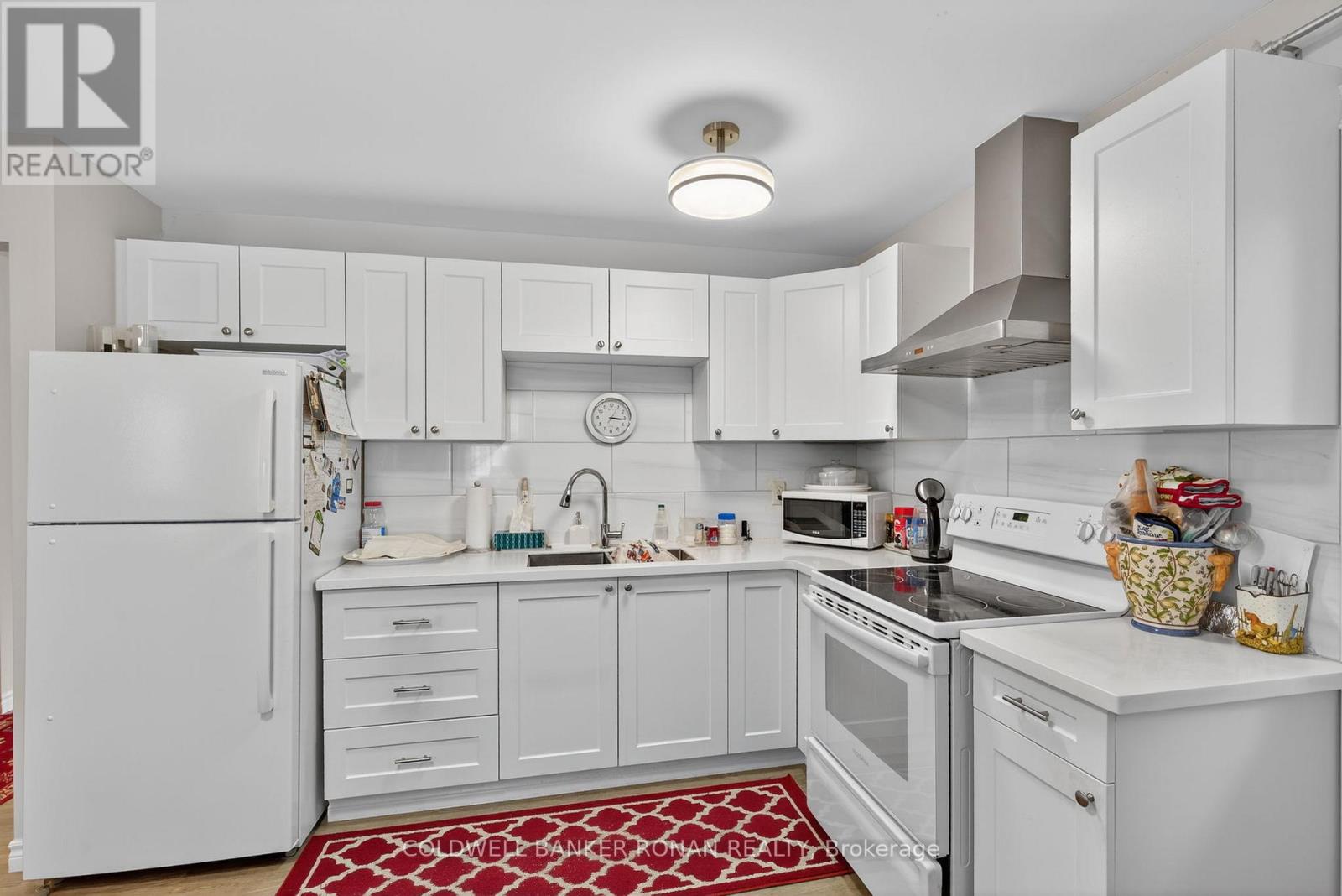 Photo 13 of 172 William Street W, Tay ON