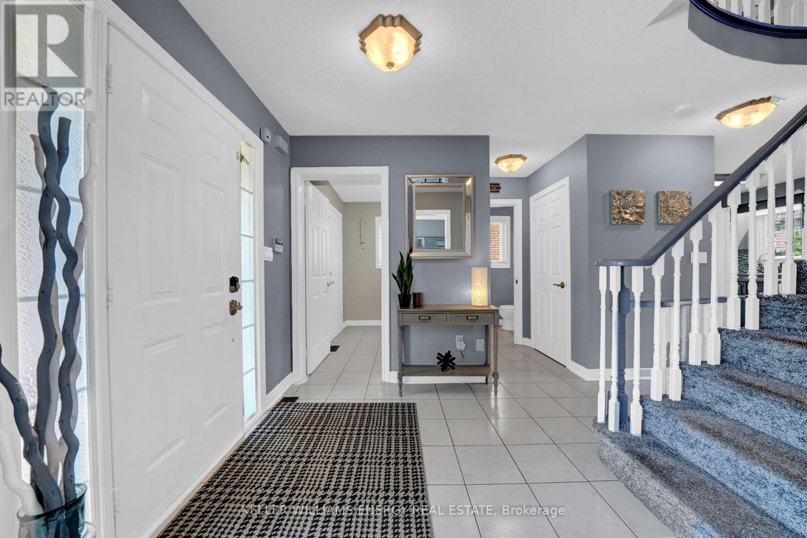 Photo 11 of 99 Parnell Crescent, Whitby ON