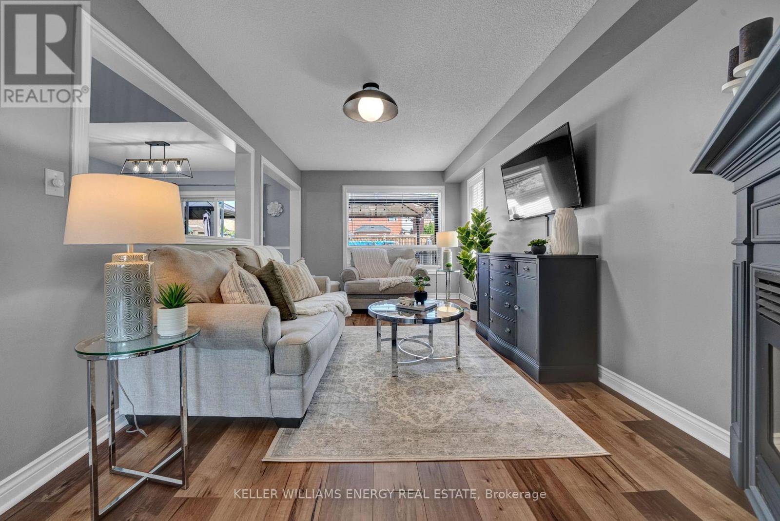 Photo 16 of 99 Parnell Crescent, Whitby ON