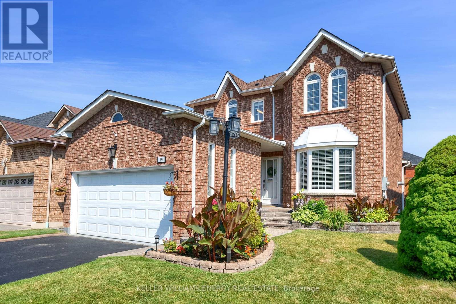 Photo 2 of 99 Parnell Crescent, Whitby ON
