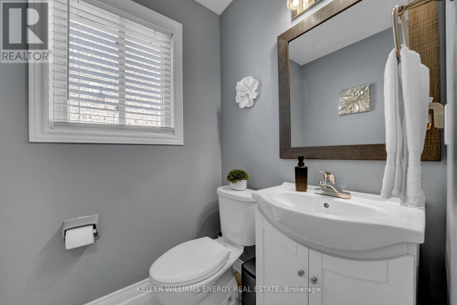 Photo 25 of 99 Parnell Crescent, Whitby ON
