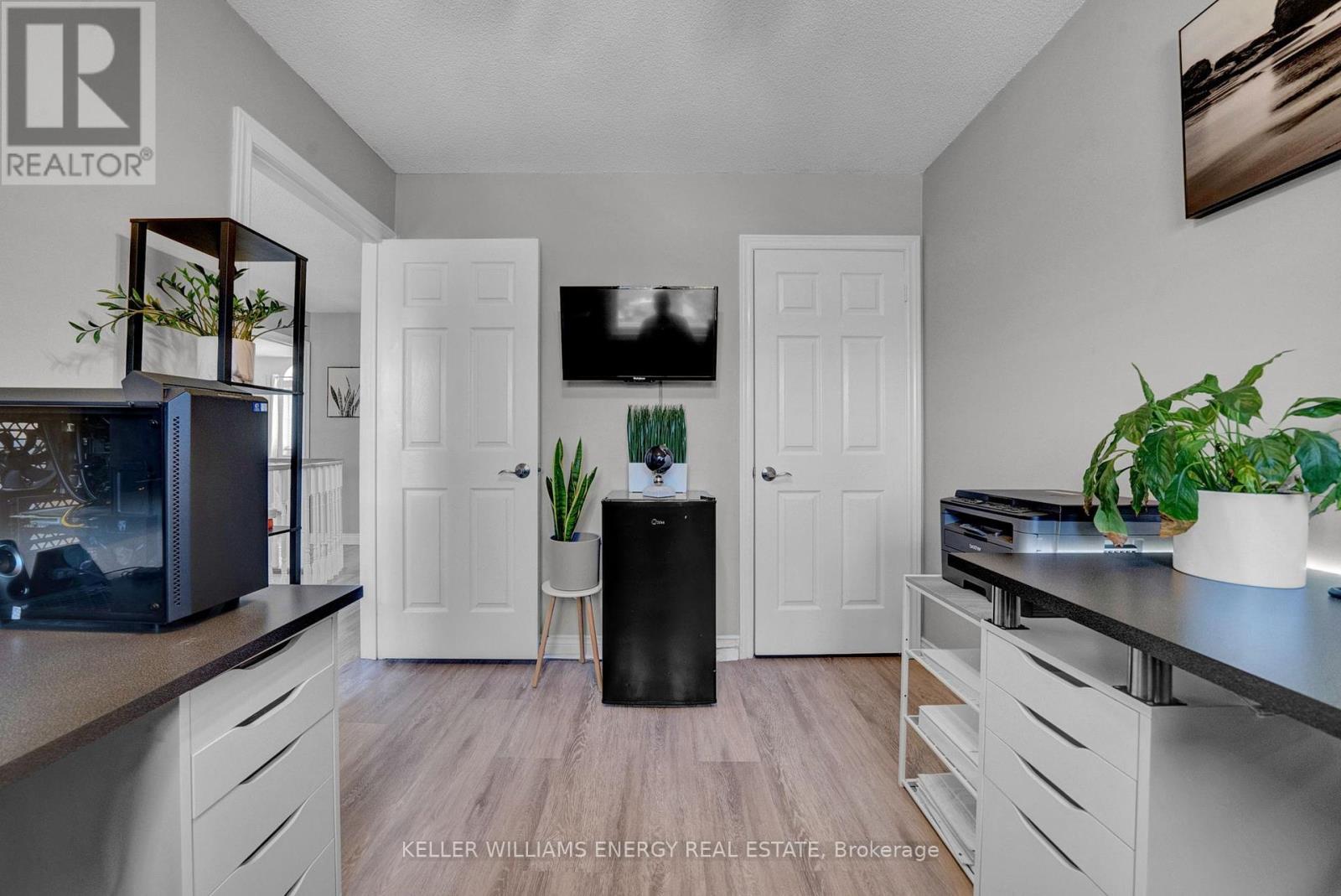 Photo 28 of 99 Parnell Crescent, Whitby ON