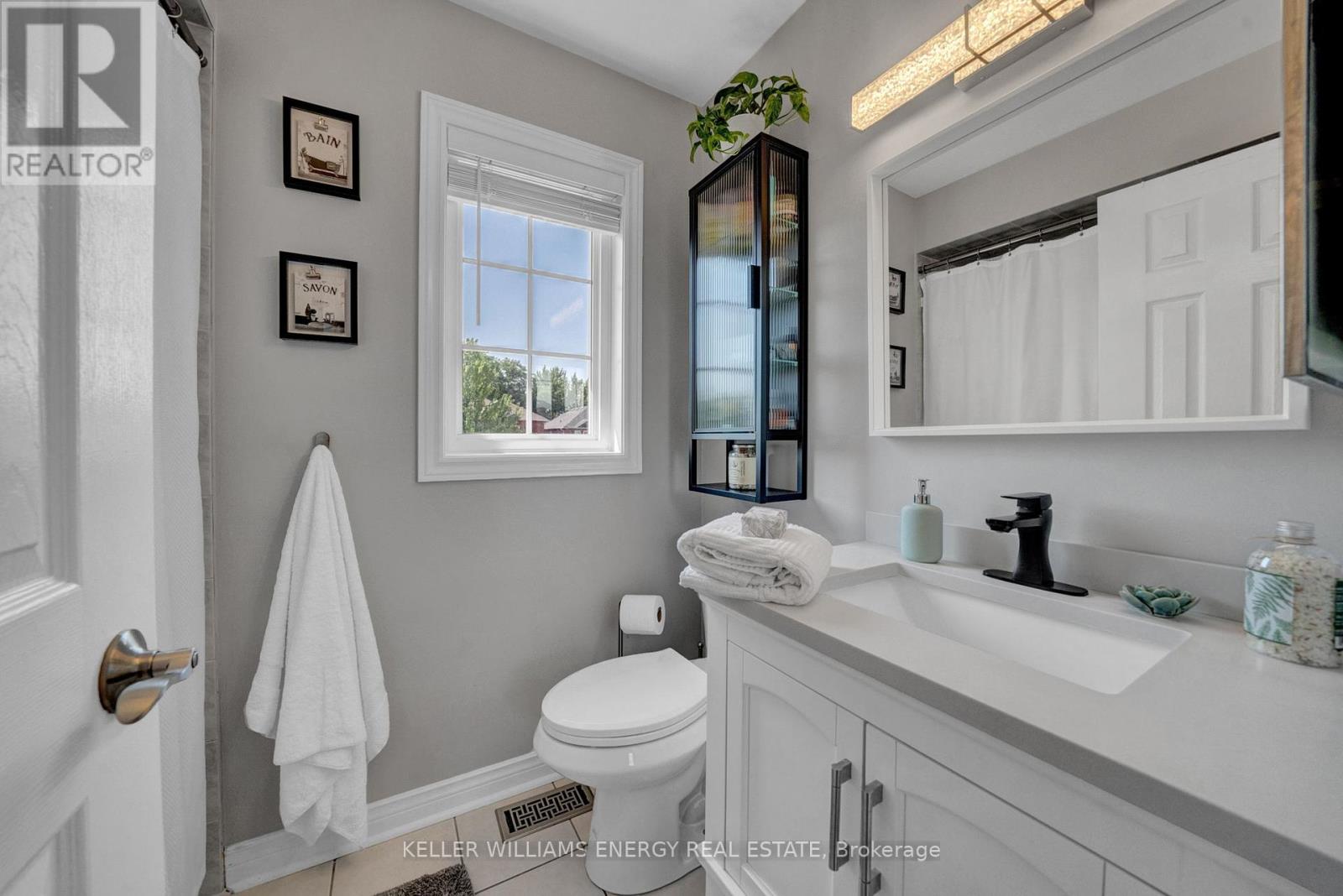 Photo 31 of 99 Parnell Crescent, Whitby ON