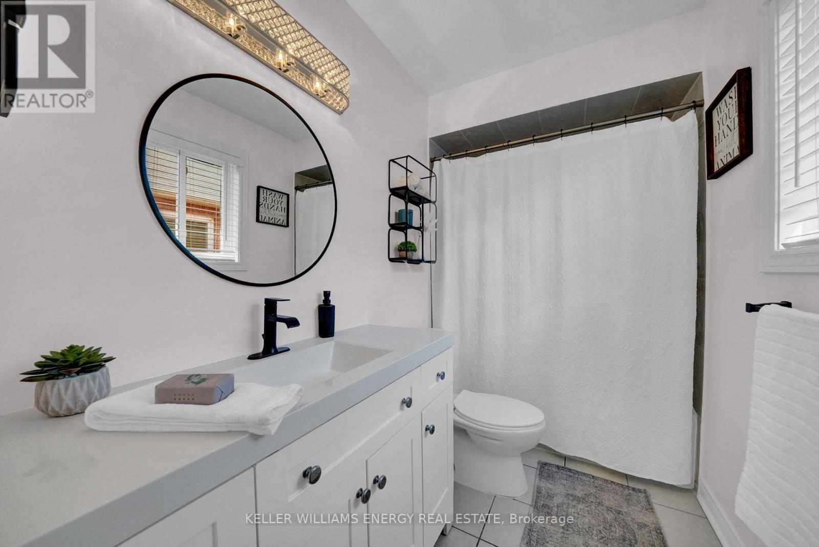 Photo 34 of 99 Parnell Crescent, Whitby ON