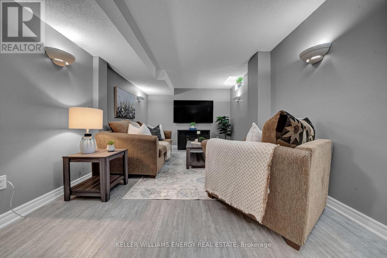 Photo 36 of 99 Parnell Crescent, Whitby ON