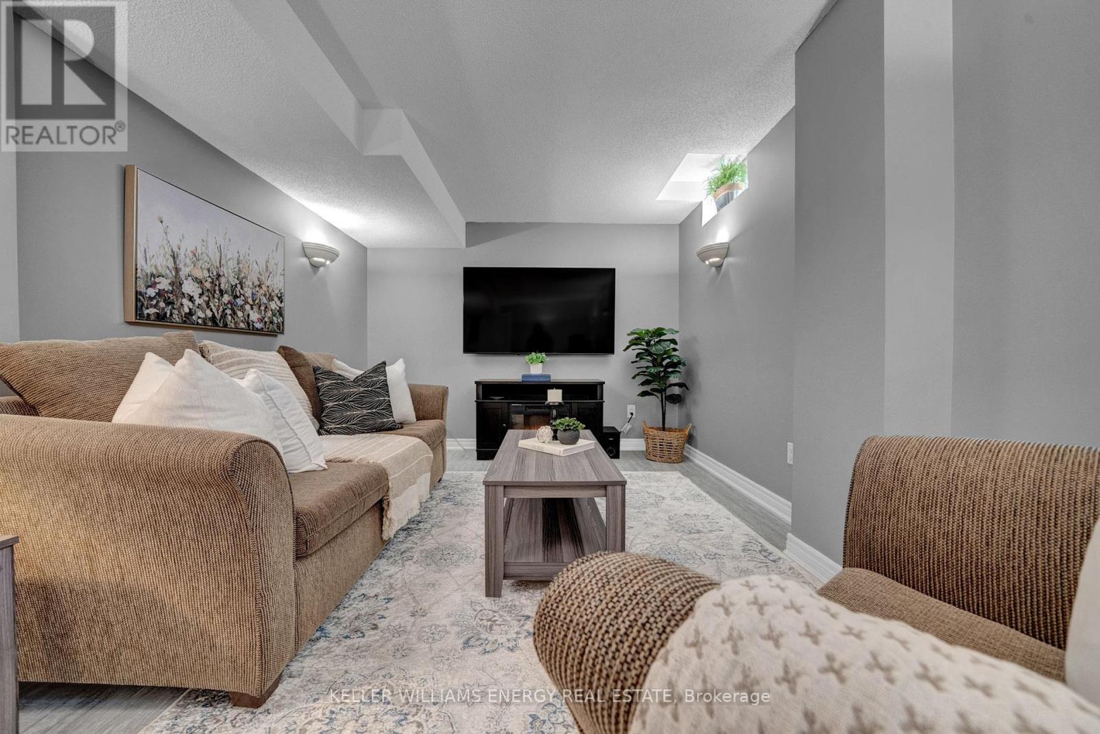 Photo 37 of 99 Parnell Crescent, Whitby ON