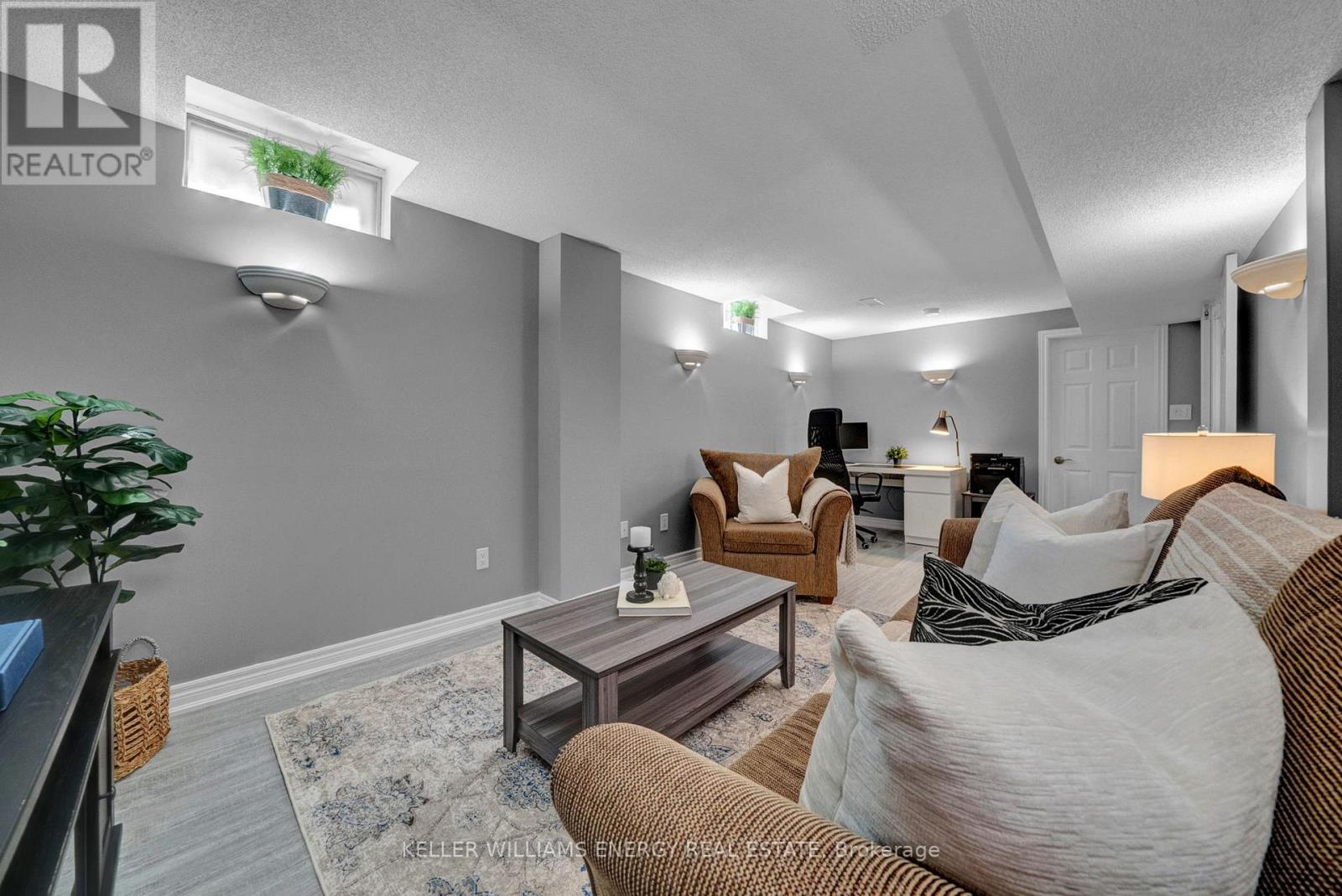 Photo 38 of 99 Parnell Crescent, Whitby ON