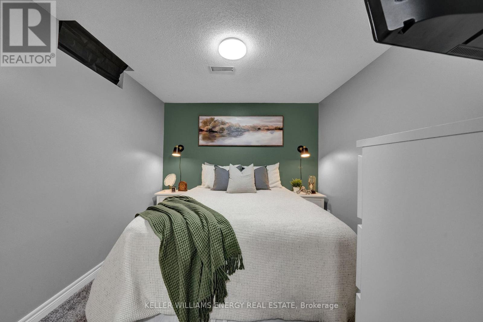 Photo 42 of 99 Parnell Crescent, Whitby ON
