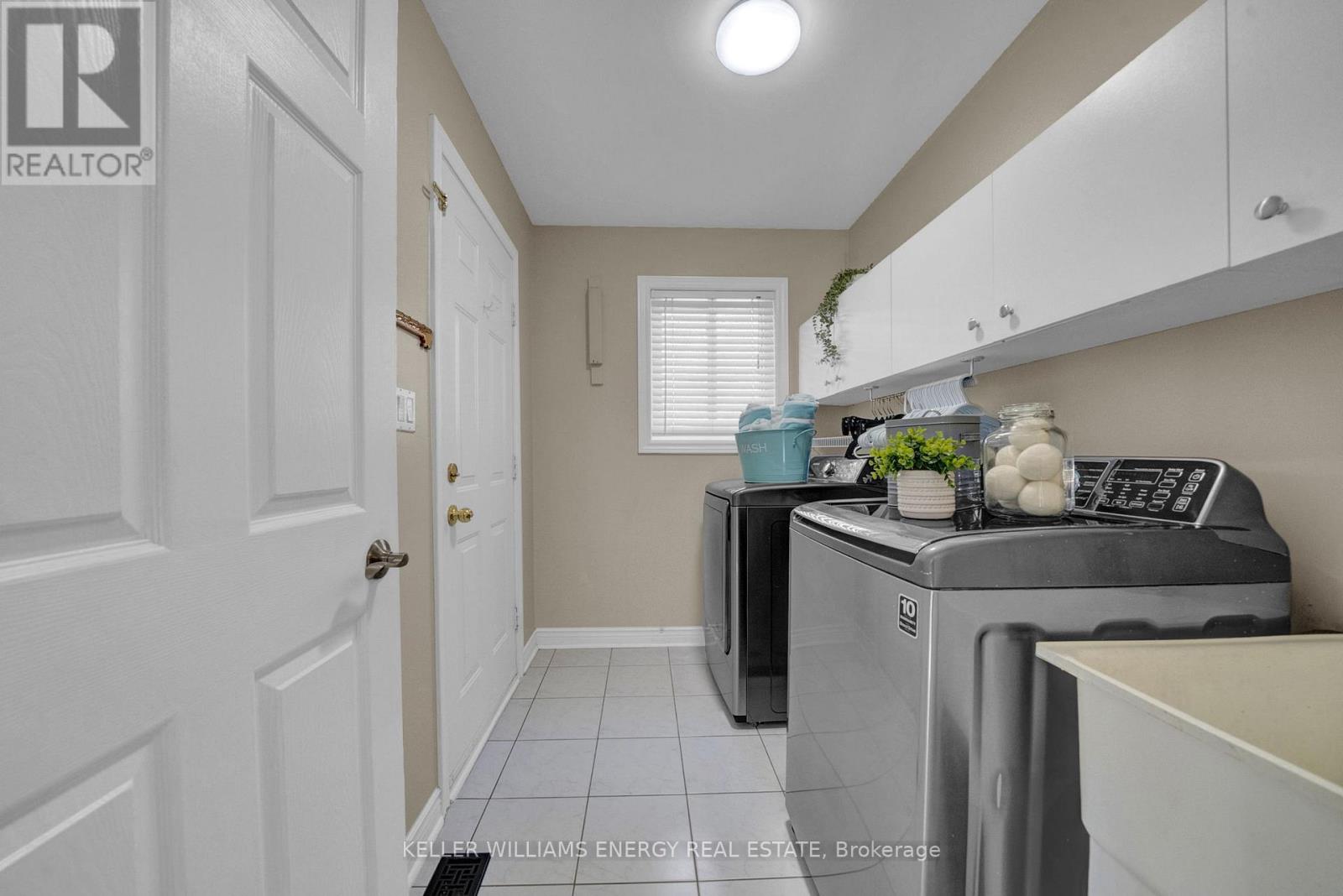 Photo 45 of 99 Parnell Crescent, Whitby ON
