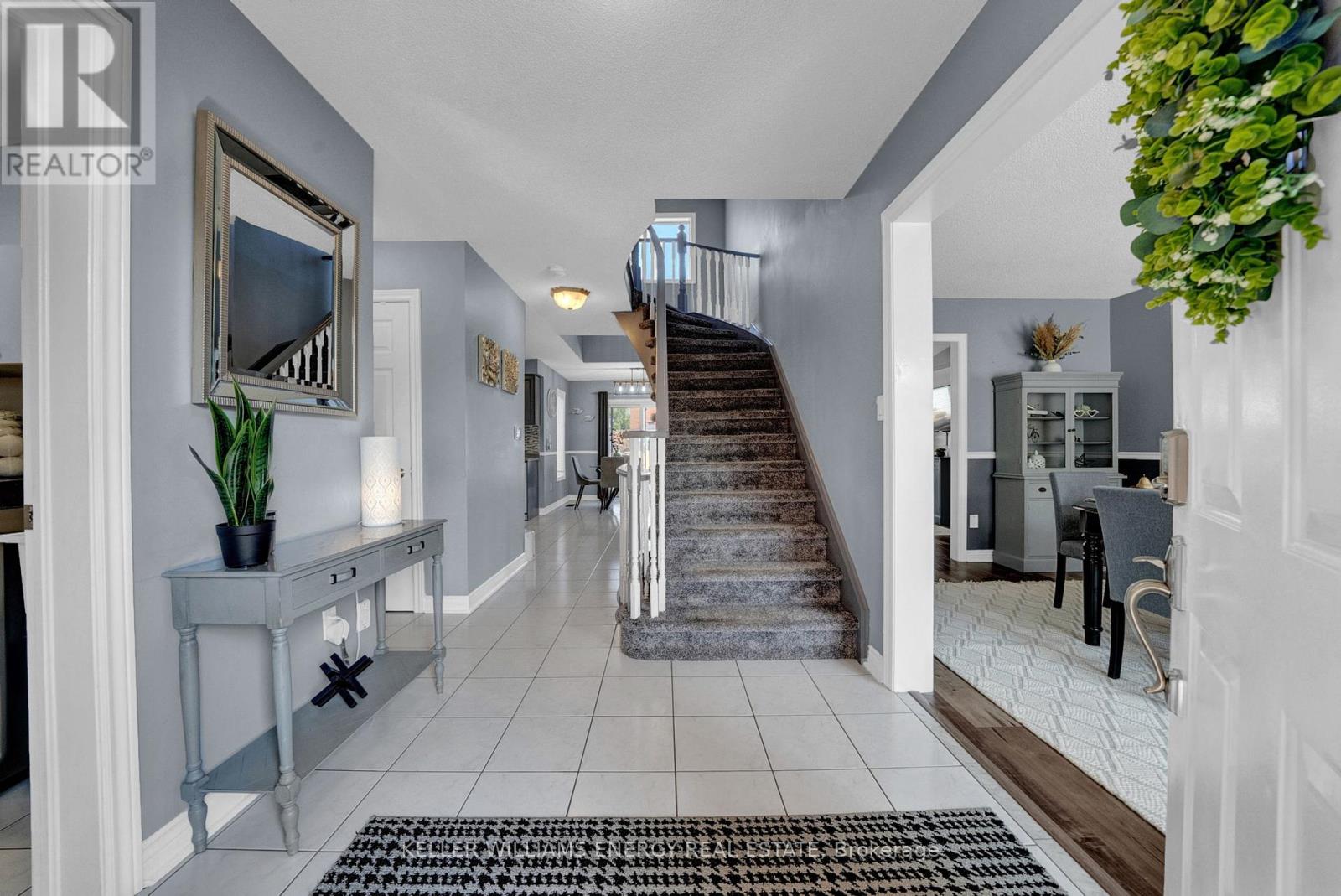 Photo 8 of 99 Parnell Crescent, Whitby ON