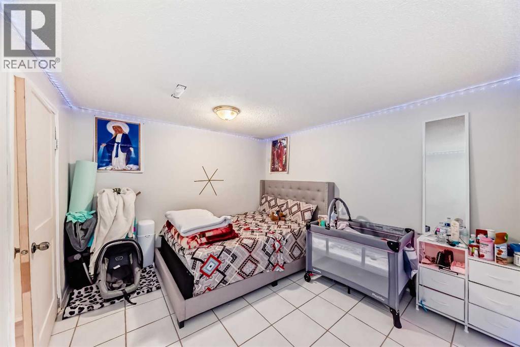 Photo 8 of 2208 47 Street Se, Calgary AB