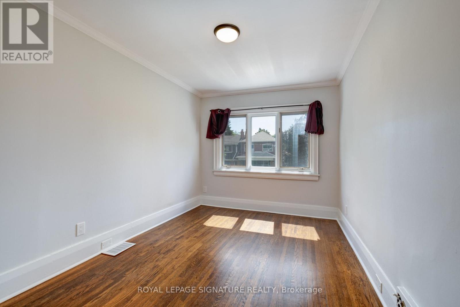 Photo 8 of 68 Ostend Avenue, Toronto ON