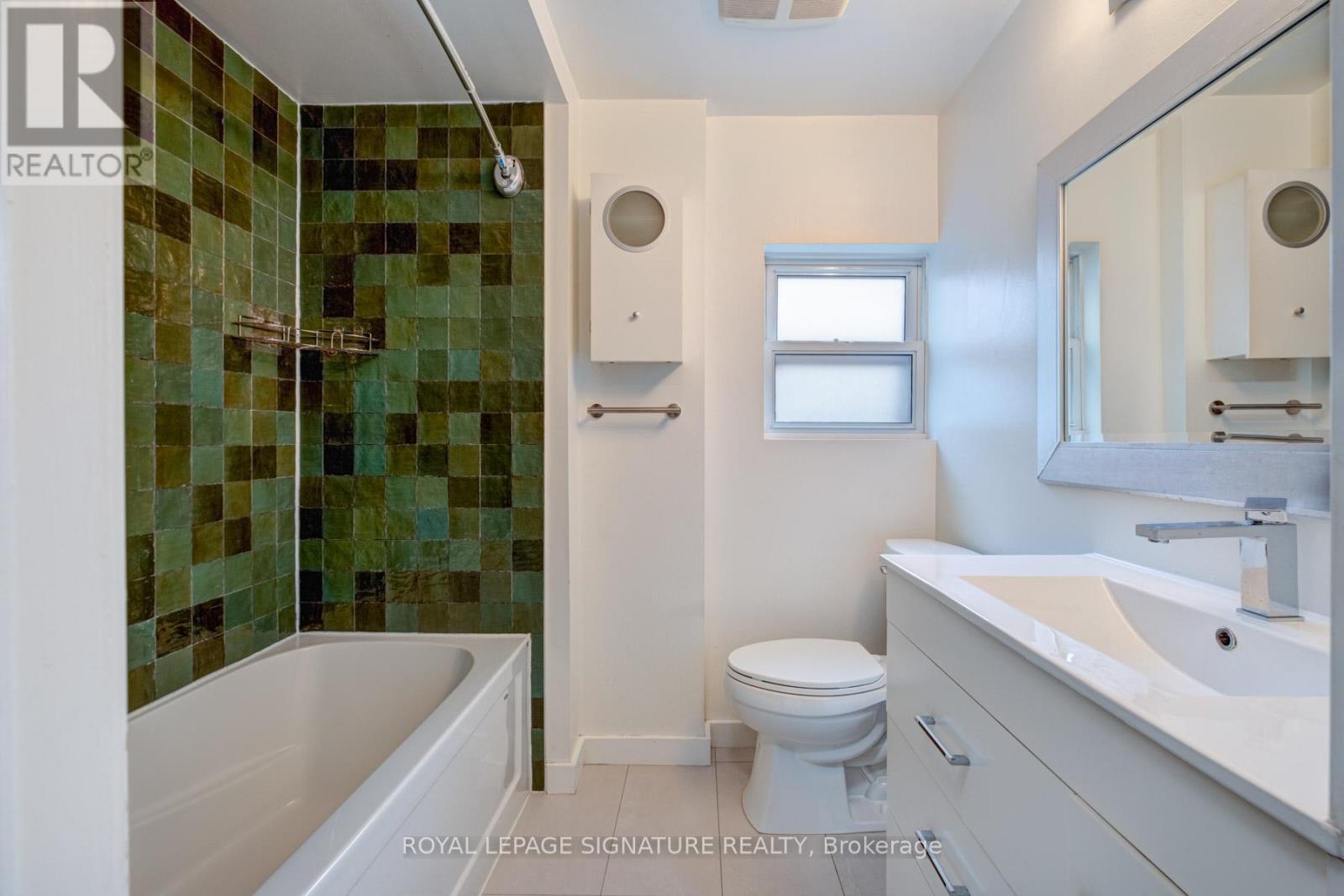 Photo 20 of 68 Ostend Avenue, Toronto ON