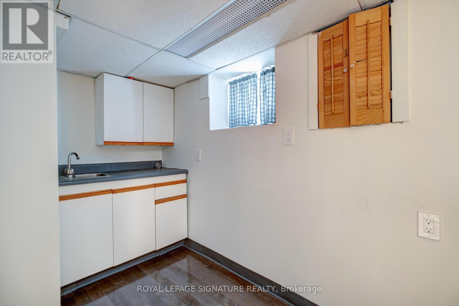 Photo 13 of 68 Ostend Avenue, Toronto ON