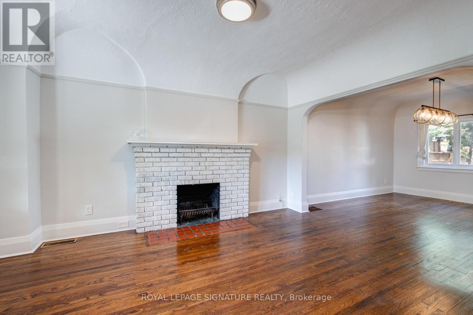 Photo 5 of 68 Ostend Avenue, Toronto ON