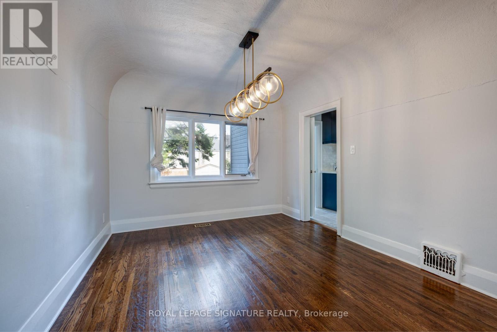 Photo 7 of 68 Ostend Avenue, Toronto ON