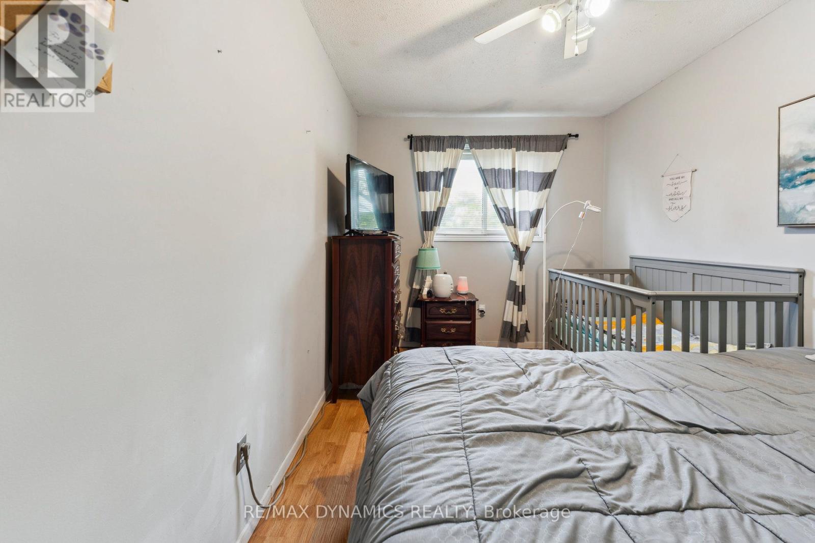 Photo 1 of 82 Lynden Circle, Halton Hills ON
