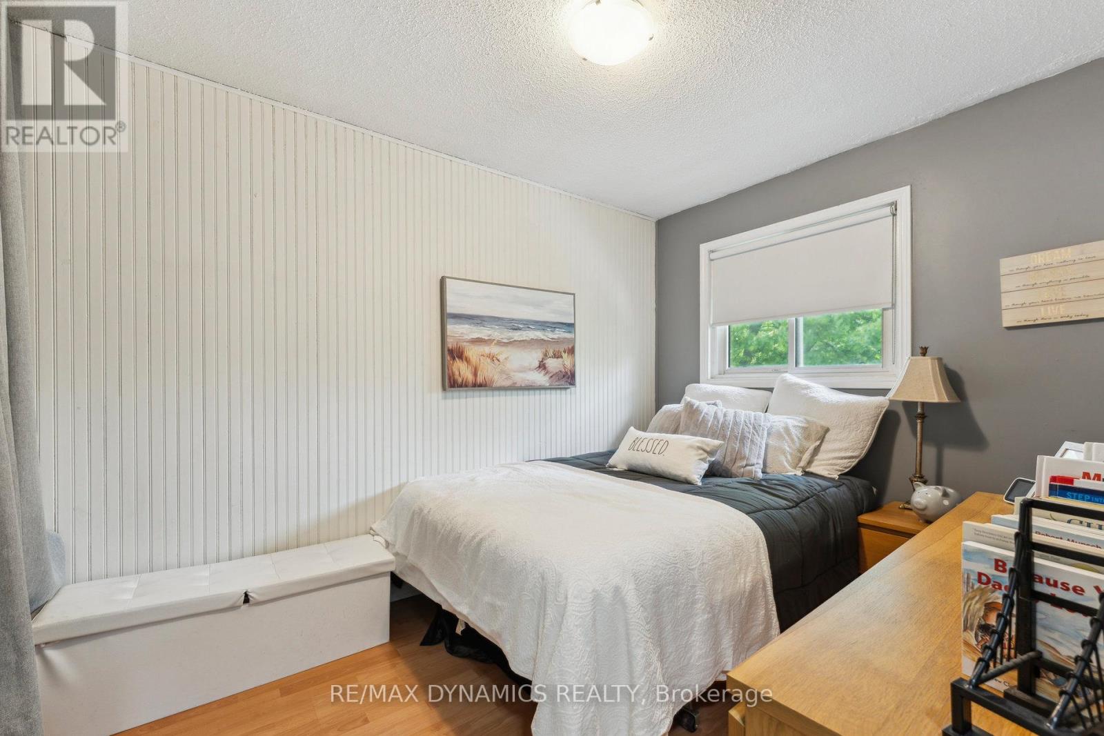Photo 12 of 82 Lynden Circle, Halton Hills ON