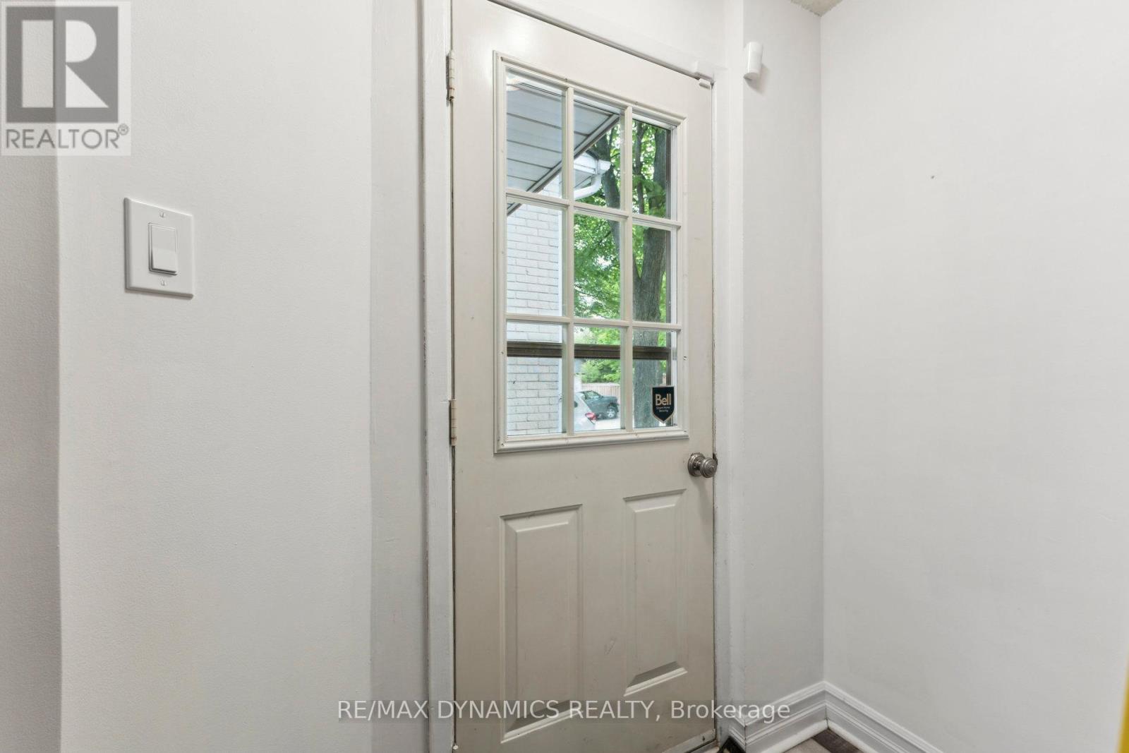 Photo 6 of 82 Lynden Circle, Halton Hills ON