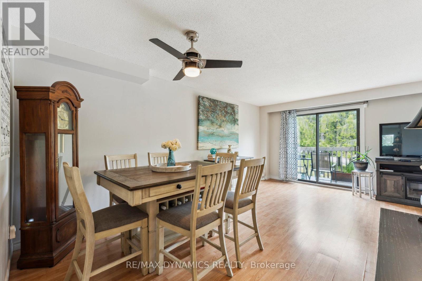 Photo 7 of 82 Lynden Circle, Halton Hills ON