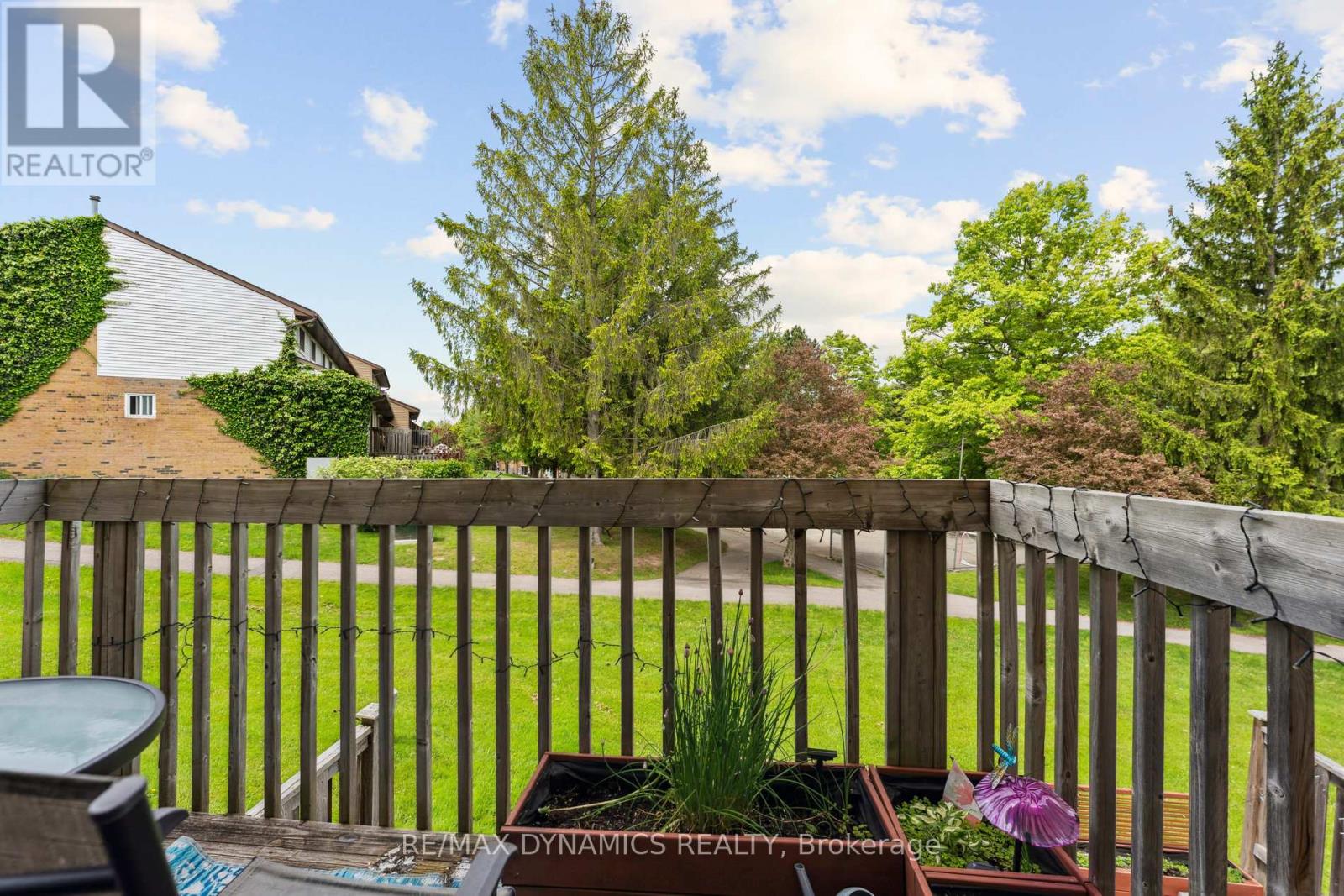 Photo 20 of 82 Lynden Circle, Halton Hills ON