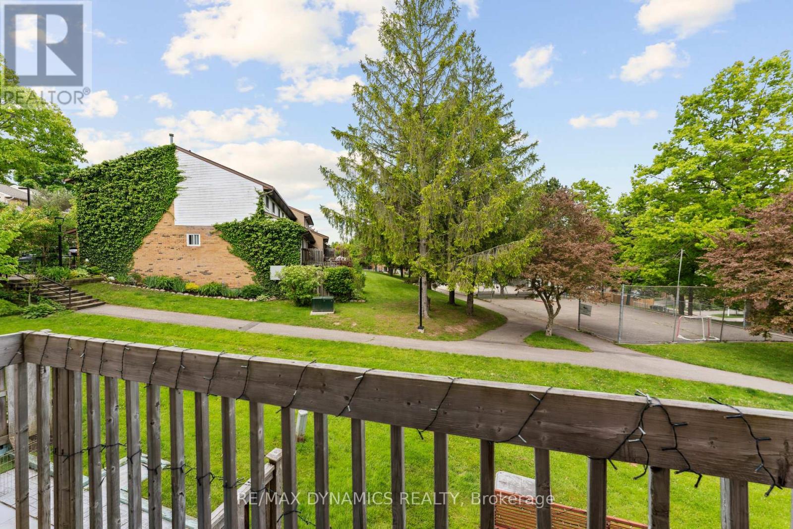 Photo 4 of 82 Lynden Circle, Halton Hills ON