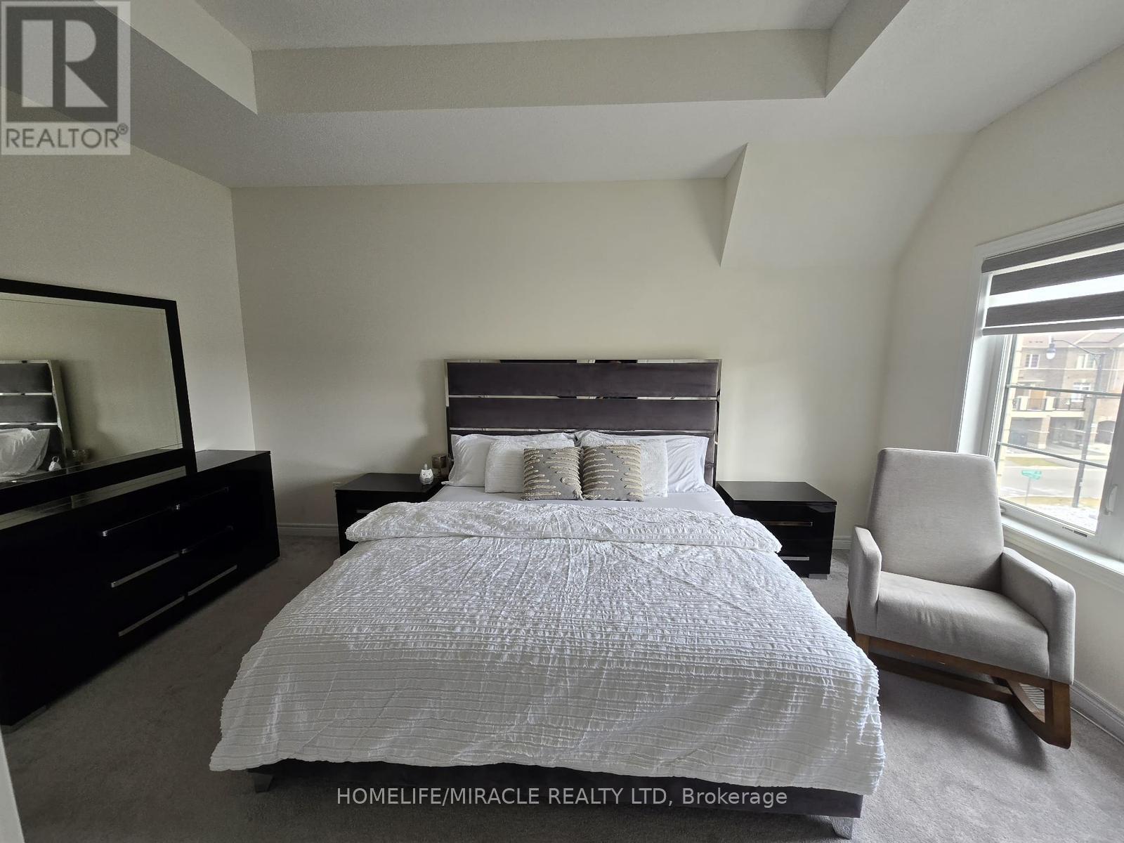 Photo 15 of 106 Fruitvale Circle, Brampton ON