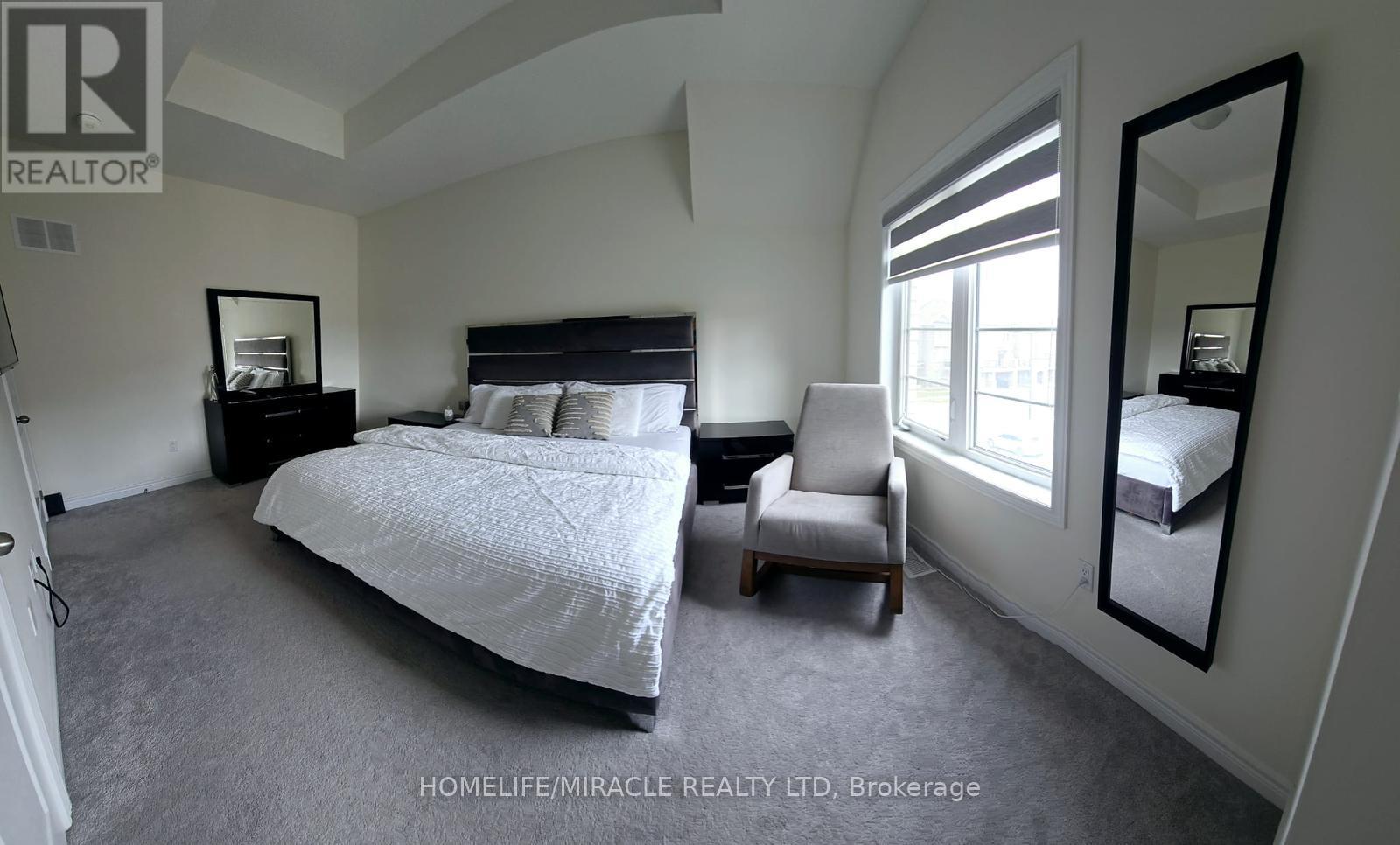 Photo 2 of 106 Fruitvale Circle, Brampton ON