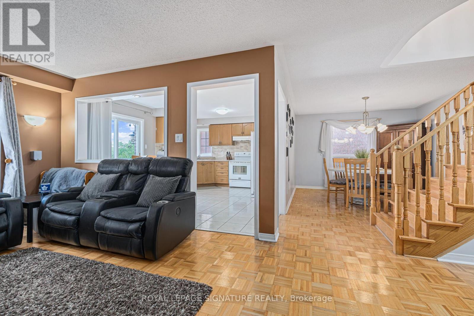 Photo 10 of 116 River Rock Crescent, Brampton ON