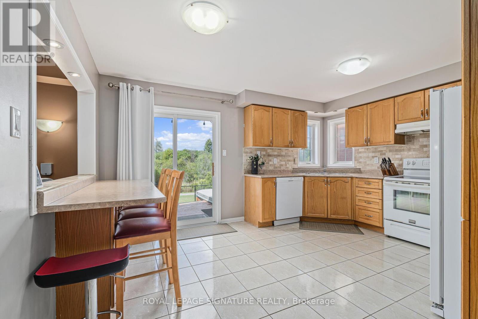 Photo 11 of 116 River Rock Crescent, Brampton ON