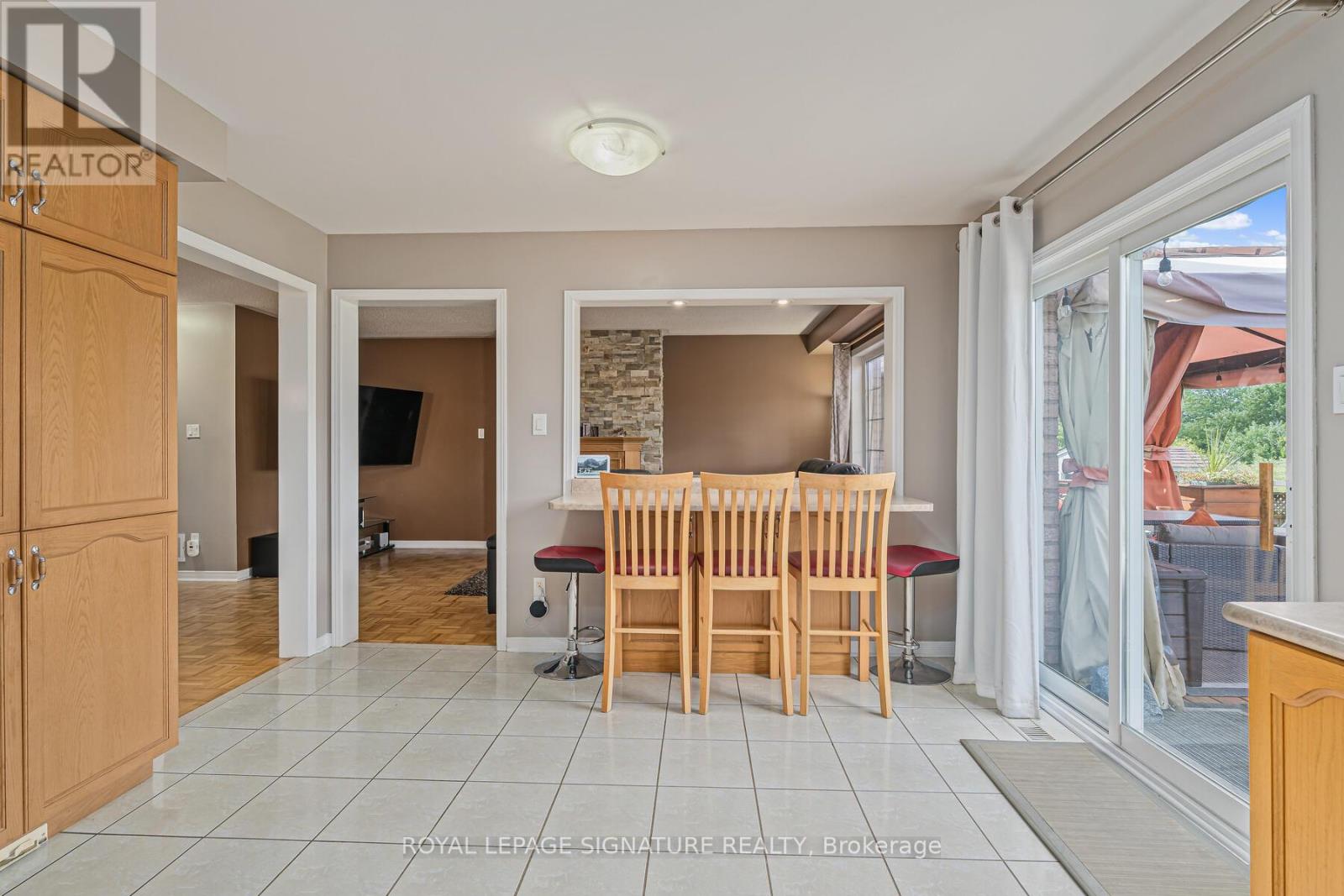 Photo 14 of 116 River Rock Crescent, Brampton ON