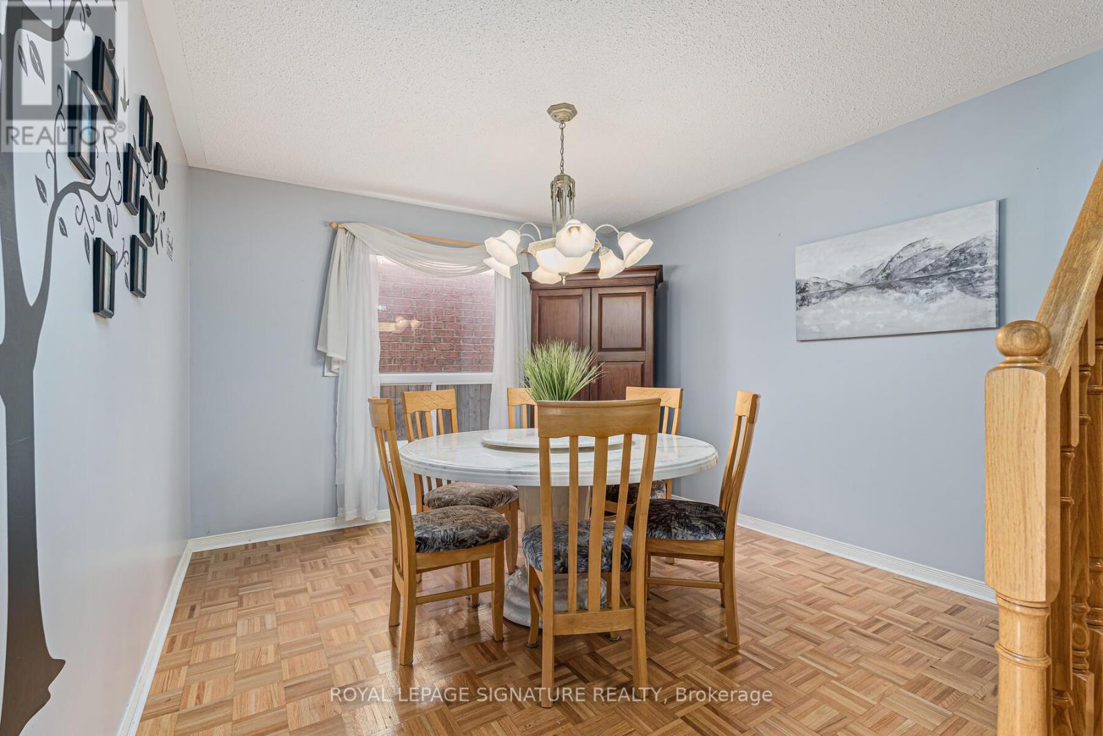 Photo 15 of 116 River Rock Crescent, Brampton ON