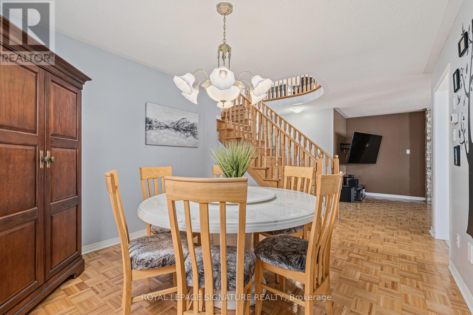 Photo 16 of 116 River Rock Crescent, Brampton ON
