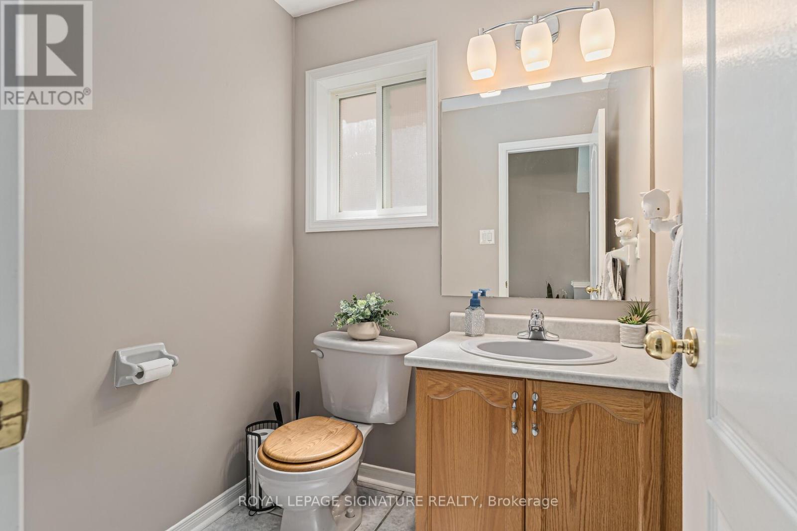 Photo 17 of 116 River Rock Crescent, Brampton ON