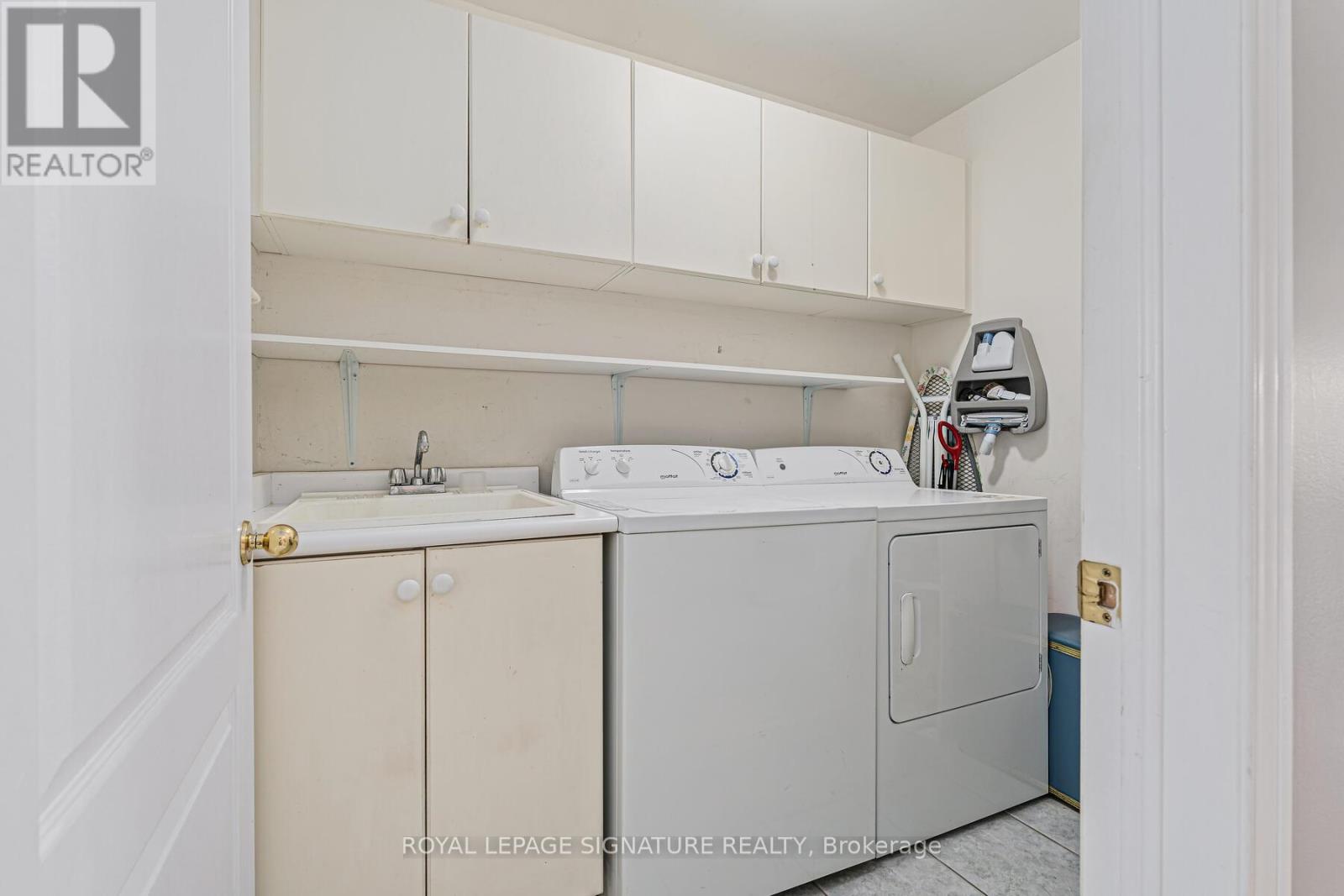 Photo 18 of 116 River Rock Crescent, Brampton ON