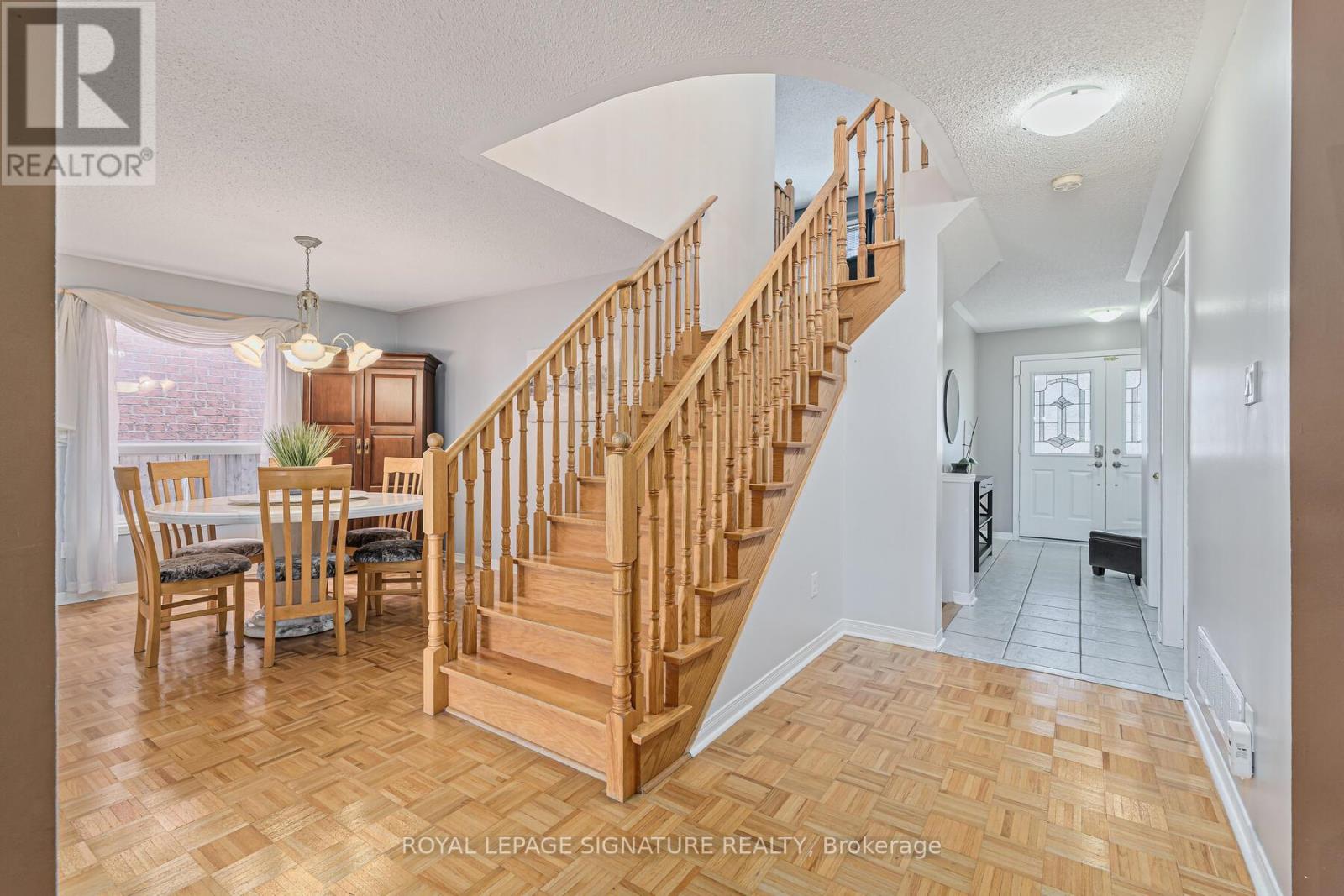 Photo 19 of 116 River Rock Crescent, Brampton ON