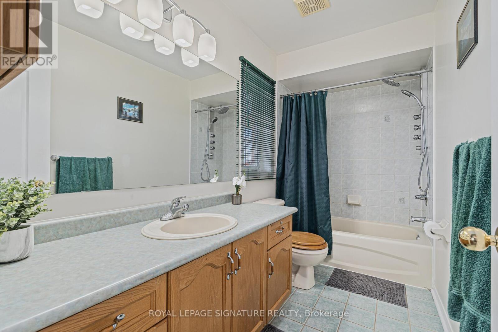 Photo 26 of 116 River Rock Crescent, Brampton ON