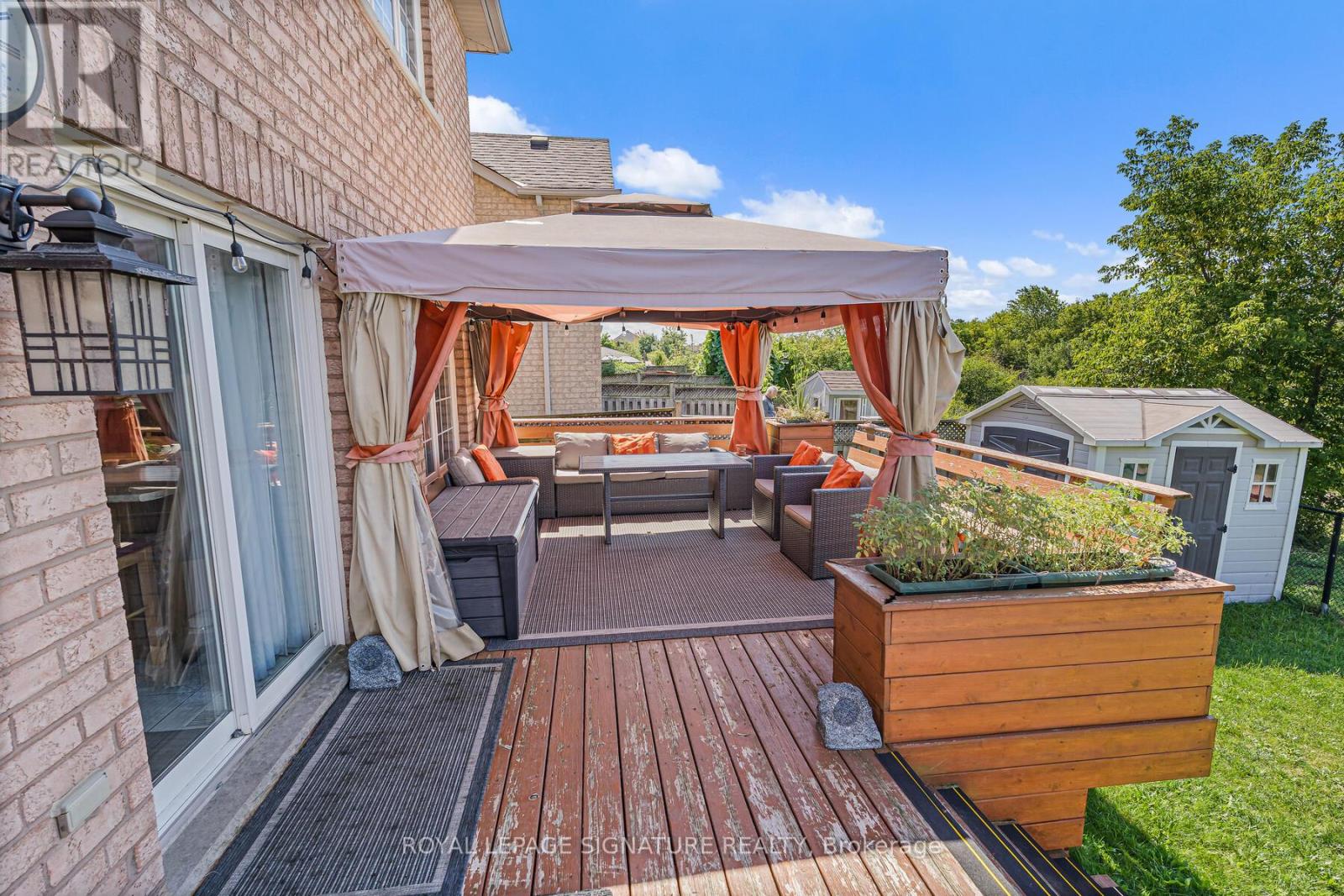 Photo 32 of 116 River Rock Crescent, Brampton ON